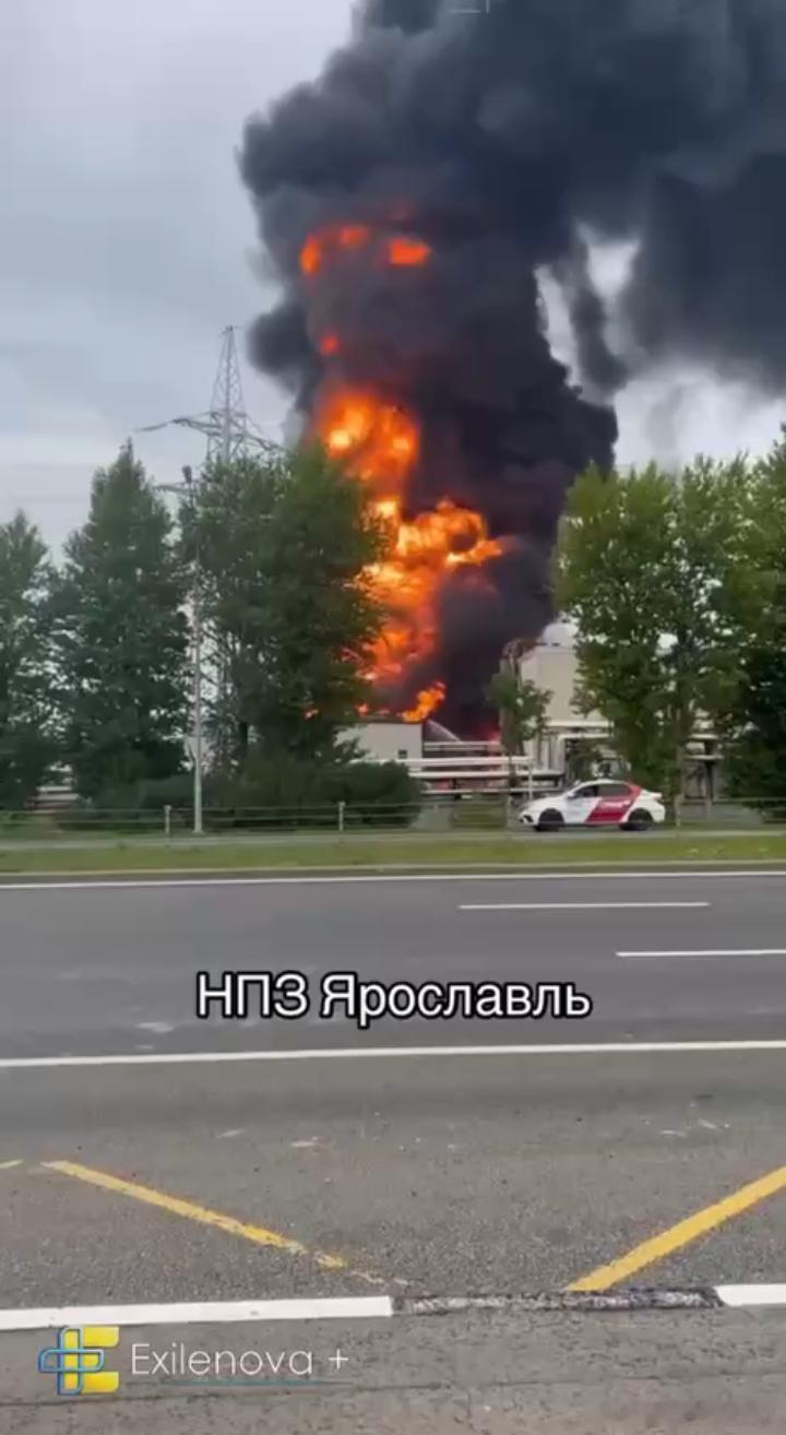 俄罗斯的油库费了九牛二虎之力，刚修好就被乌克兰炸了。结果修了个寂寞。 