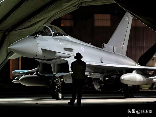 法国真是又菜又爱玩，在马克龙宣布对地中海派出他们唯一的航母“戴高乐”号之后，法国