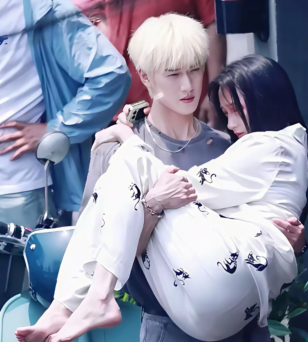 实在好奇，鹿晗看到这身材，会不会哭晕在厕所里啊 