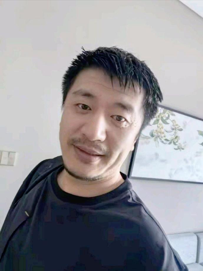 网上都在议论张雪峰的去世，说明这个人还是很有影响力的，尤其是在他那个领域。我读了