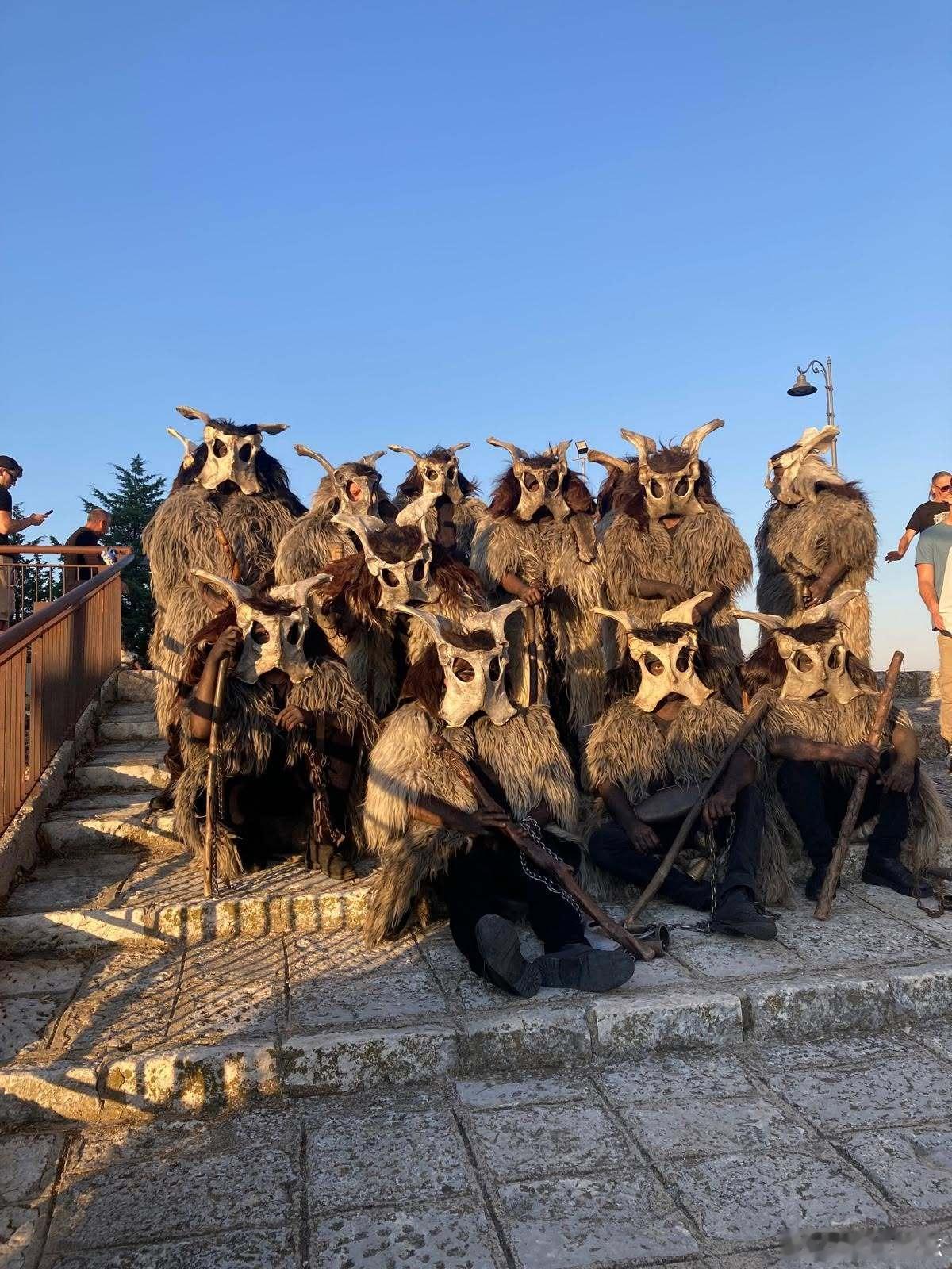S'Ainu Orriadore（撒丁语意为“嘶叫的驴”） 是一种恶魔形象，源自