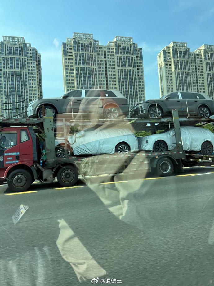很明显，包起来的就是新L6，正在运往各地门店，不出意外的话，很快就能开始看车试驾