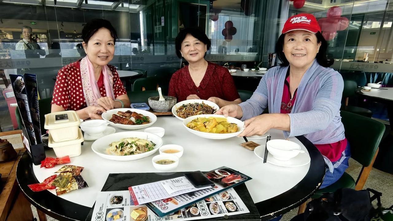 江湾大酒店，三个女人一个墟
晒图笔记大赛
江湾大酒店是我和发小近来喜欢去的地方，