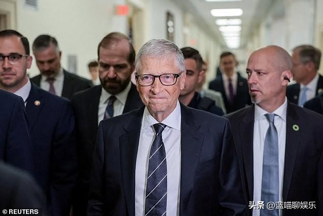比尔·盖茨在国会听证会上承认对前妻梅琳达的不忠行为，并指控已故爱泼斯坦掌握他的婚