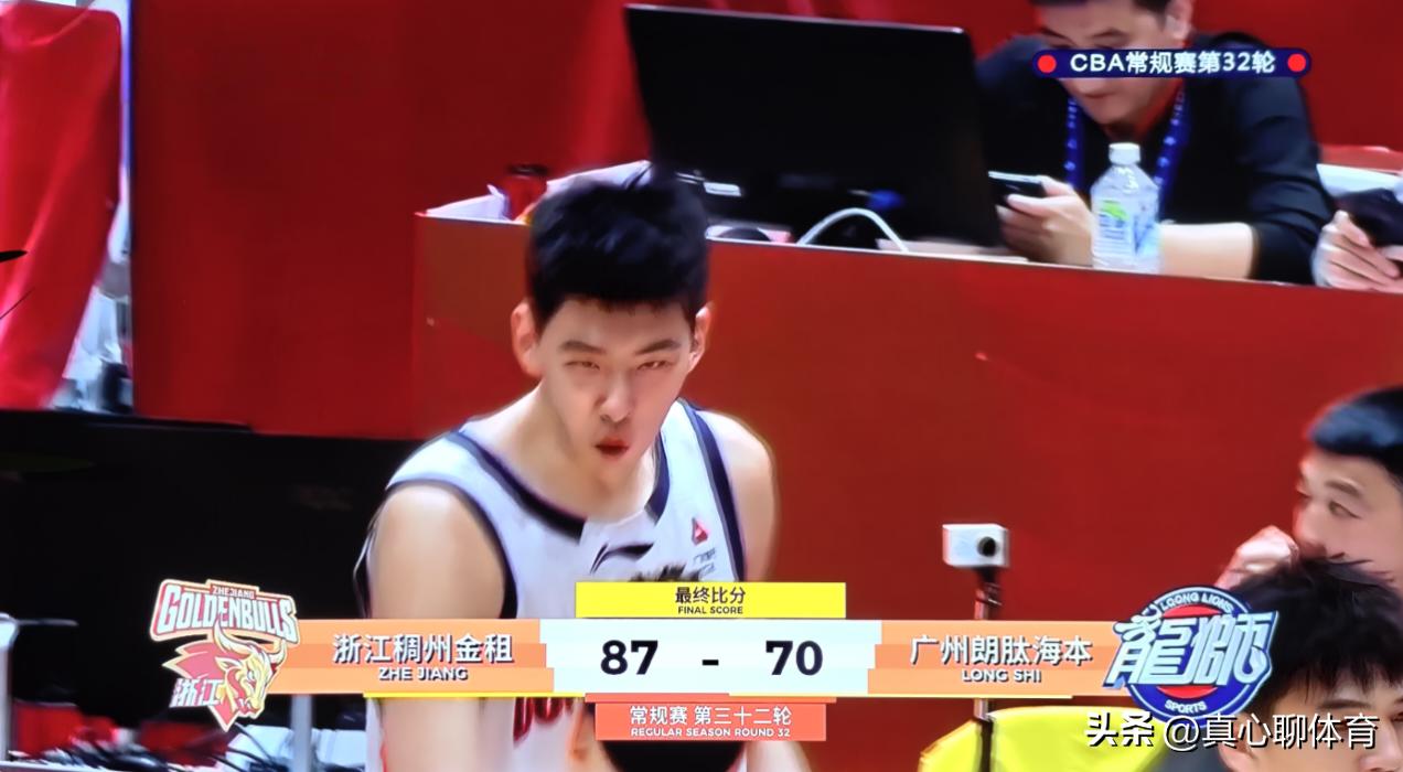 前三节徐昕就拿了10分7篮板
第三节后半节开始徐昕就再也没拿分了[捂脸][捂脸]