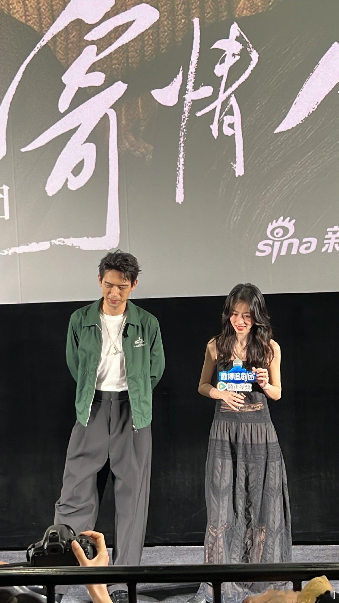 #李现周雨彤回忆高铁吻拍摄感受# 谁懂啊？听到他们的这些描述还真是越来越觉得有意