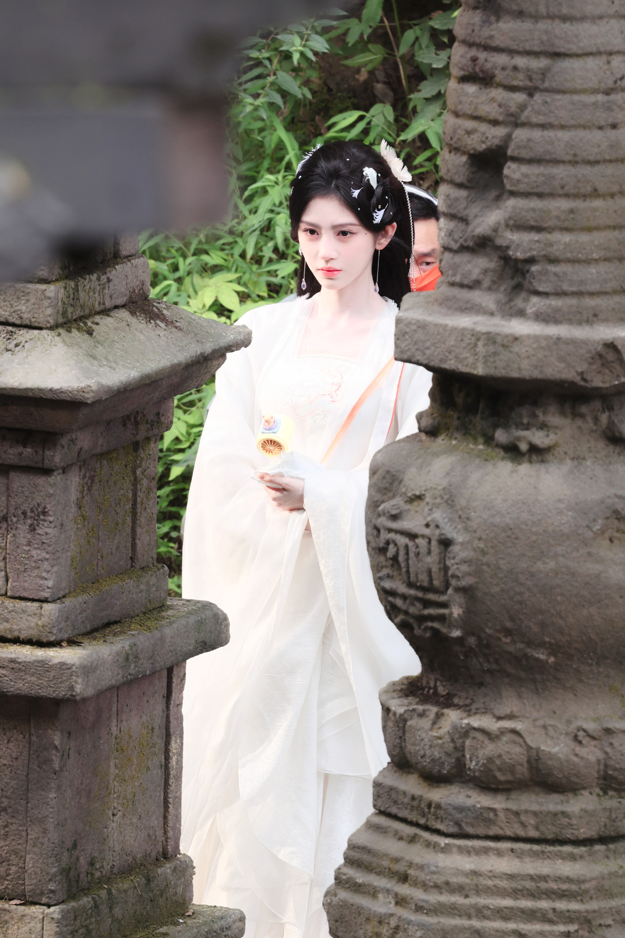 近来无恙，你是否有当断则断的决绝。鞠婧祎苏绿夏鞠婧祎万花世界