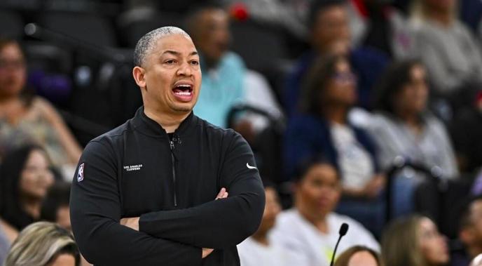 泰伦卢如何也没想到，赛季初期和赛季末期完全就是两回事！
1，赛季初期--即便是拥