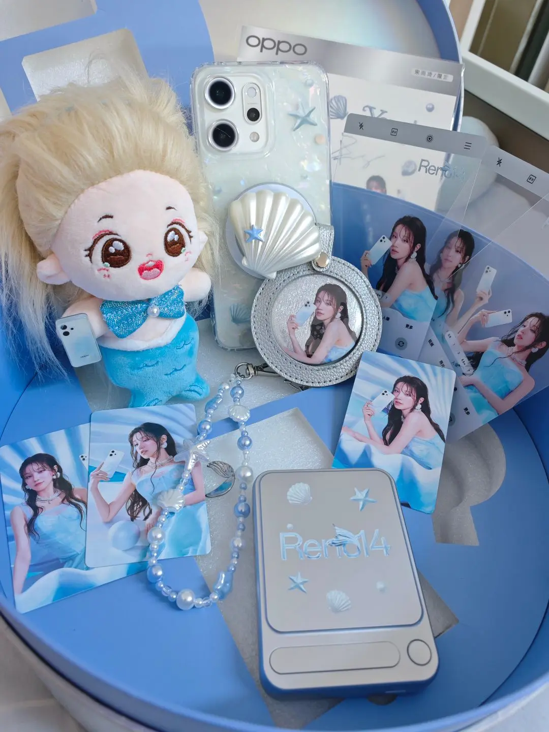 被宋雨琦的绝美礼盒暴击！ 打开OPPO Reno14人鱼奇遇限定礼盒的...