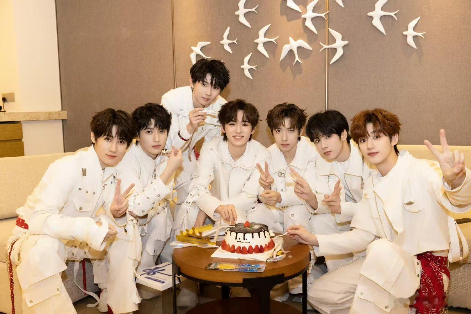 时代少年团hi6路透像走秀 时代少年团全员hi6路透 你好星期六时代少年团全员齐