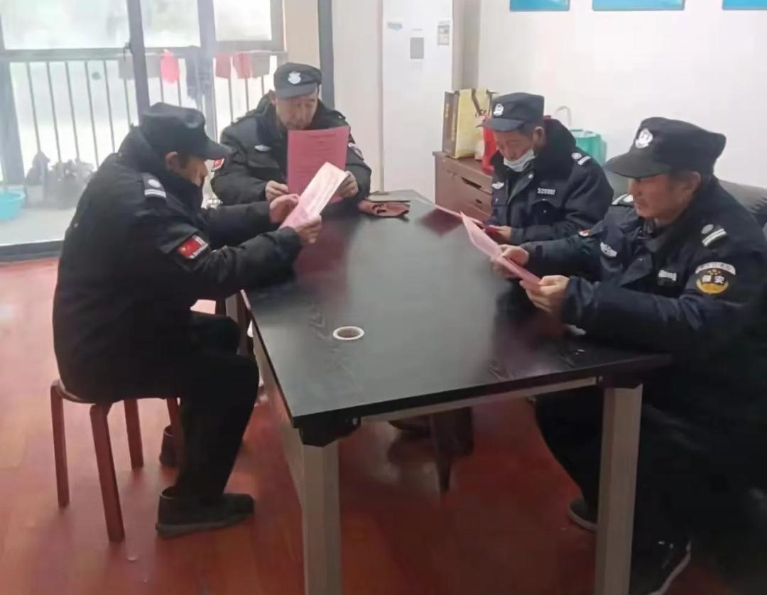 找保安工作要注意两点，不要马马虎虎，不然可能就会掉进求职陷阱。现在保安行业鱼龙混