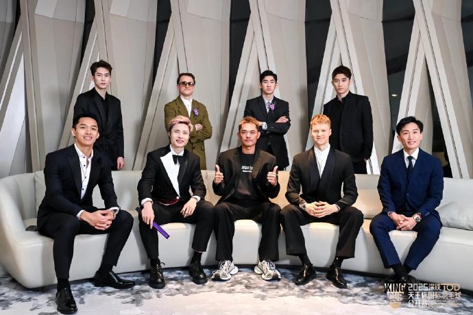 没有世界羽联的国际赛事也不用无聊，有天王杯可以看啊。而且今年阵仗真不小，新老世界