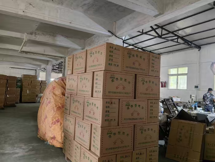 被曝光掺荧光剂的网店已下架涉事餐巾纸低价餐巾纸检出可迁移荧光物，店家宣传零荧光却
