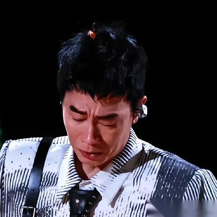 我问老公，陈小春为什么暴哭？果然男人更懂男人，老公说陈小春是害怕内疚自责，他又是