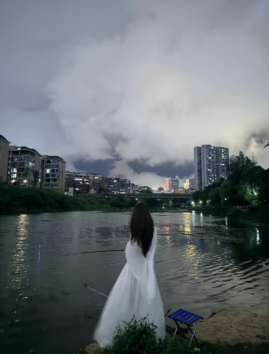 白天 哇 仙女，晚上，啊，女鬼