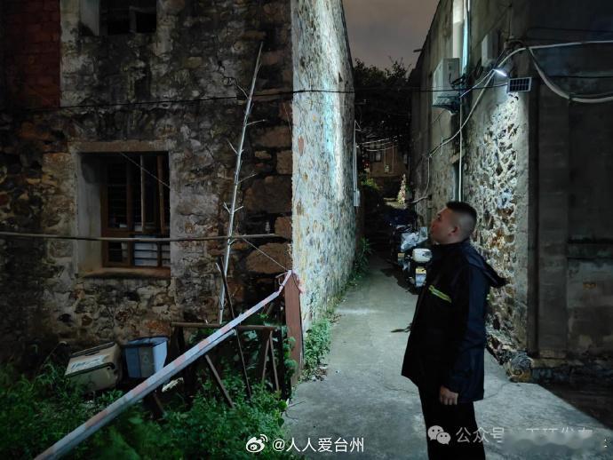 玉环90后村支书风雨背出民心 【风雨中的“后浪”担当，玉环这位90后村书记，真飒