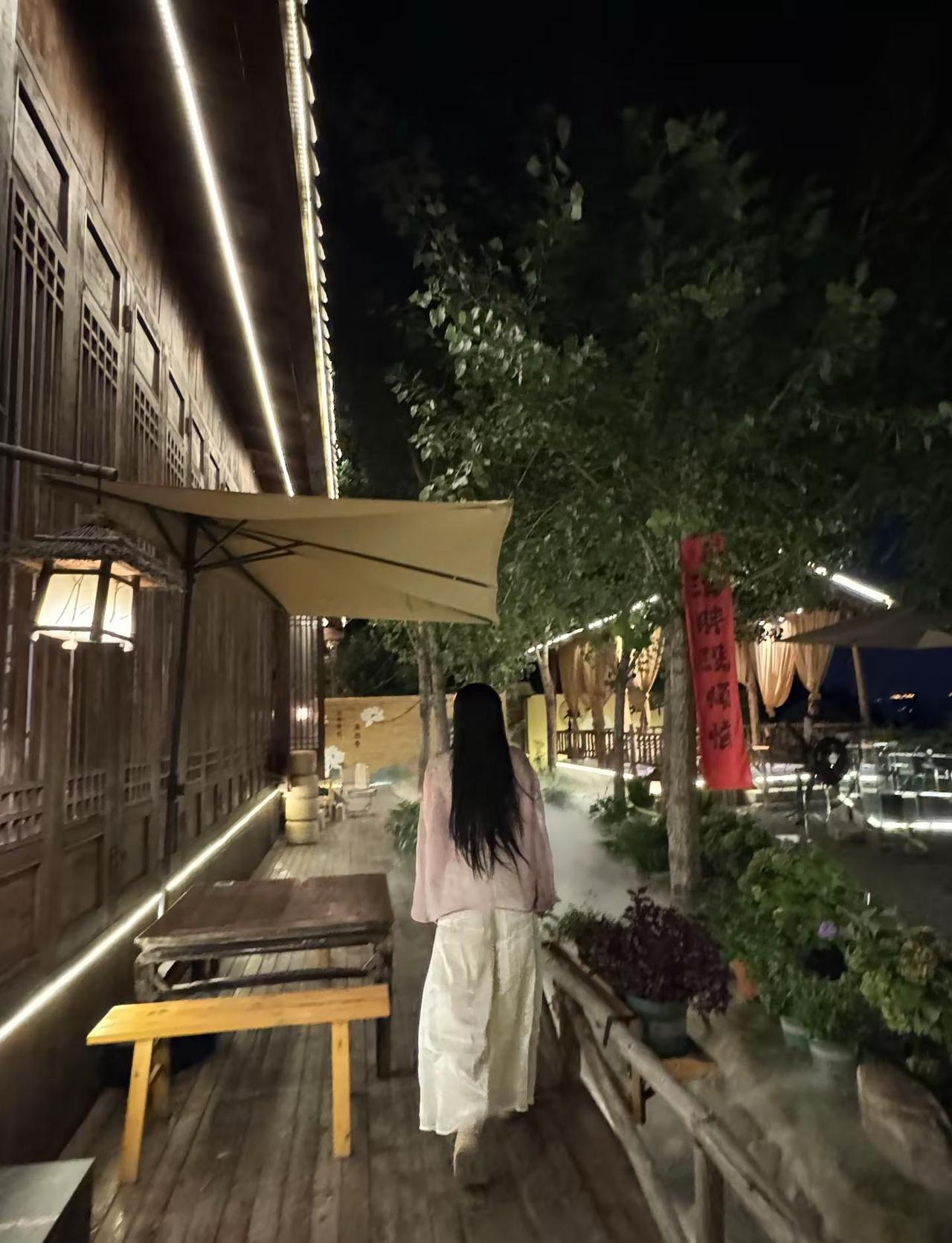 我常安慰自己 情出自愿不谈亏欠 可无数个泪水模糊视线的瞬间我都在叹息这份亲情松弛