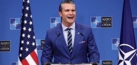 美国防长的一句话让美国人破了防，他表示中美要是开打，不出半个小时，他们的航母全得