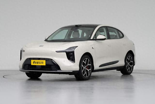 智己LS6面向家庭用户打造的全线控家用SUV
