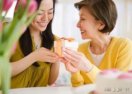 婆媳之间的15个界限：
1、如果条件允许，婆媳一定要分开住，住一起真的不方便。