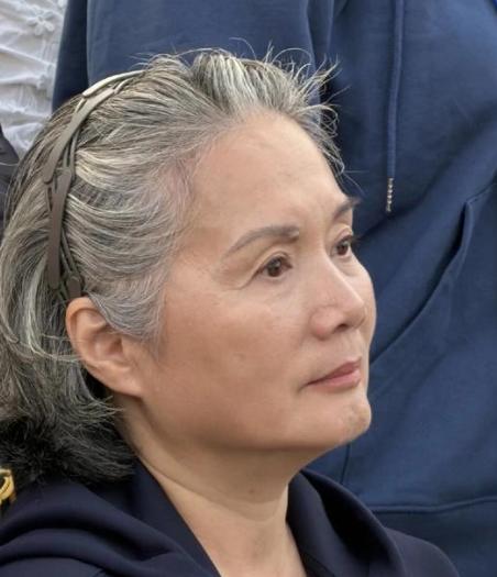 上海武康路，一栋身价过亿的老洋房，住着67岁的吴冕，可小区门口的菜贩子都清楚，这