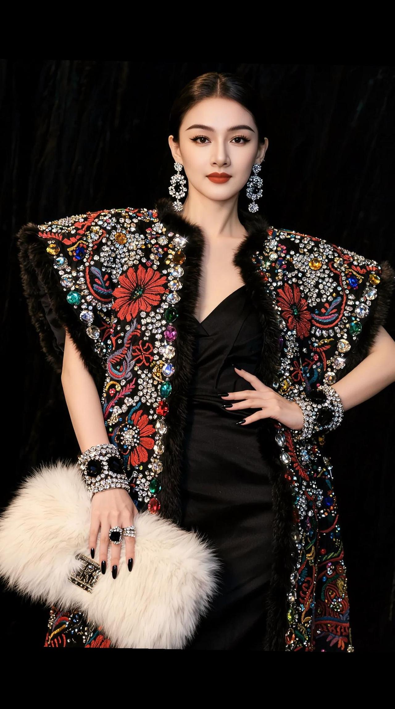 AI高奢大片 抖音ai创作 高级感写真 氛围感美女 173cm的冰小冰