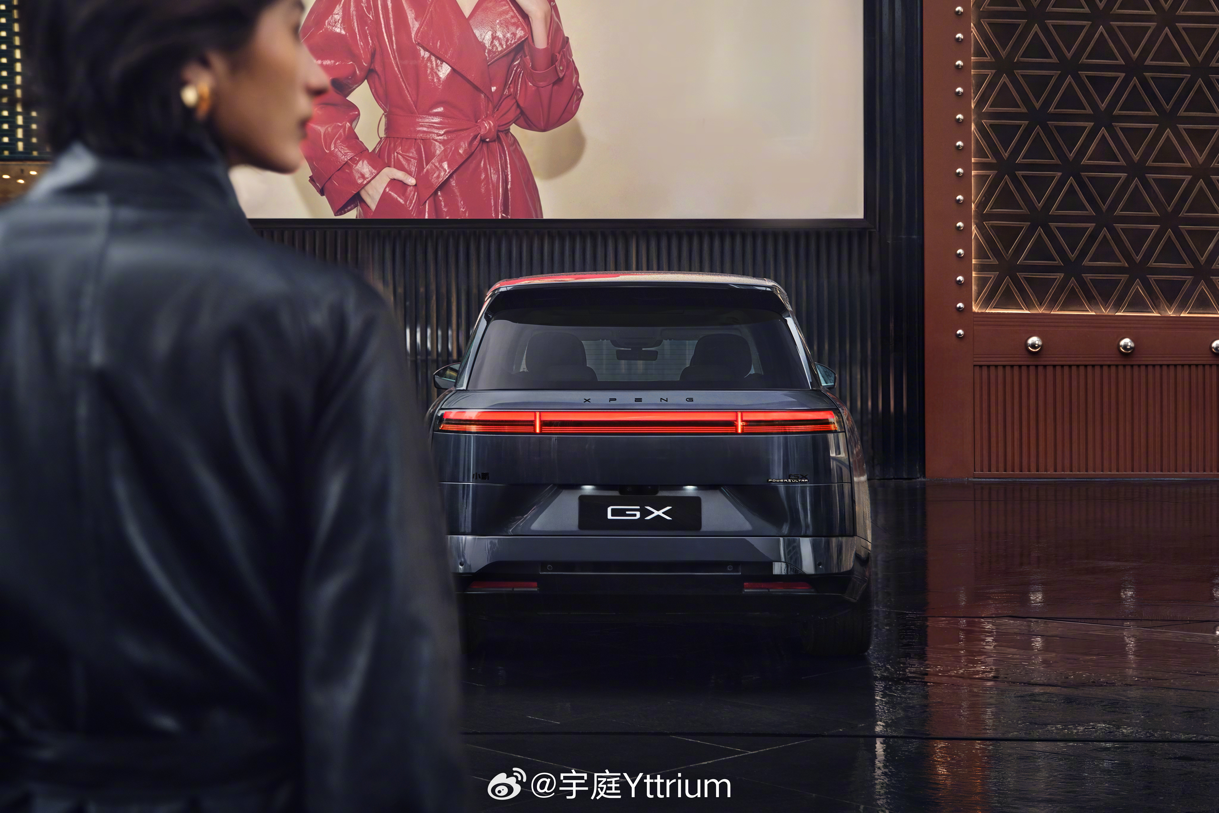 新科技旗舰小鹏GX来了GX这个屁股，一眼小鹏，有家族味了。技术上，Robotax