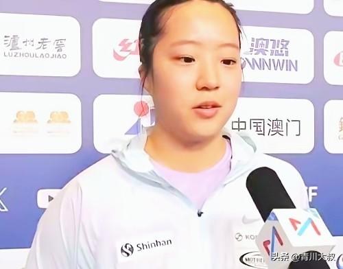 被申裕斌这个憨憨逗笑了！

记者问:
世界杯首胜，
就是赢得削球手琳达，
以前还