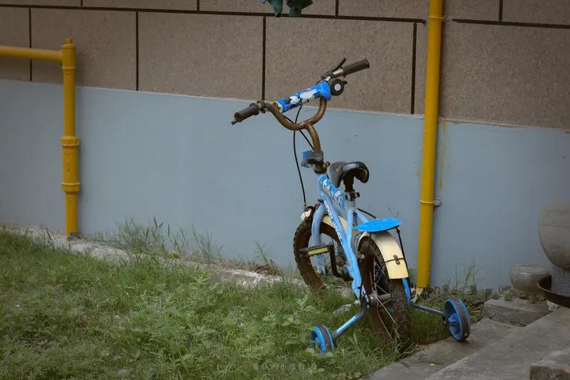 拍摄者回应货车只拉一辆小自行车：这不是浪费，是最沉的父爱！
 
高速上一幕看懵所