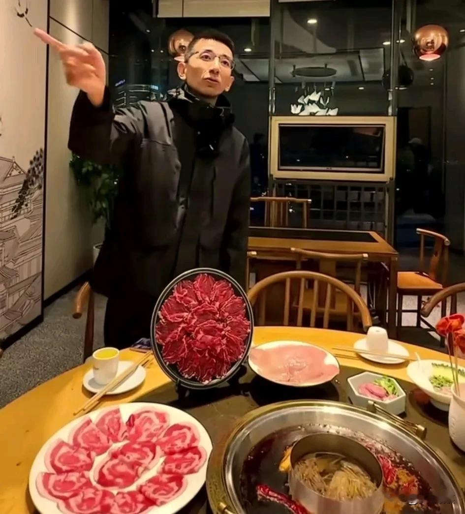 可以预见，
甄选下次外场绝对人山人海，
小孙一天投喂粉丝吃了三顿，
小面，糖水，