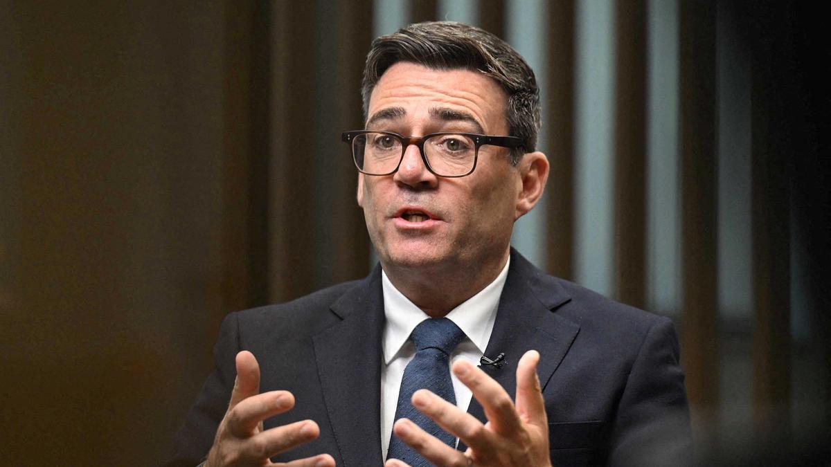 英国新首相伯纳姆曾任九年大曼彻斯特市长，早年访华体验京津城际高铁，2026年4月