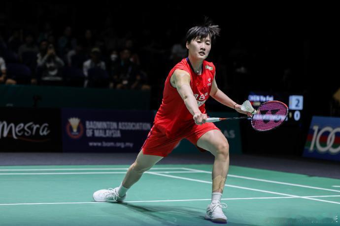 在刚刚结束的2026年印尼羽毛球大师赛女单首轮较量中，陈雨菲状态火热，以21-8