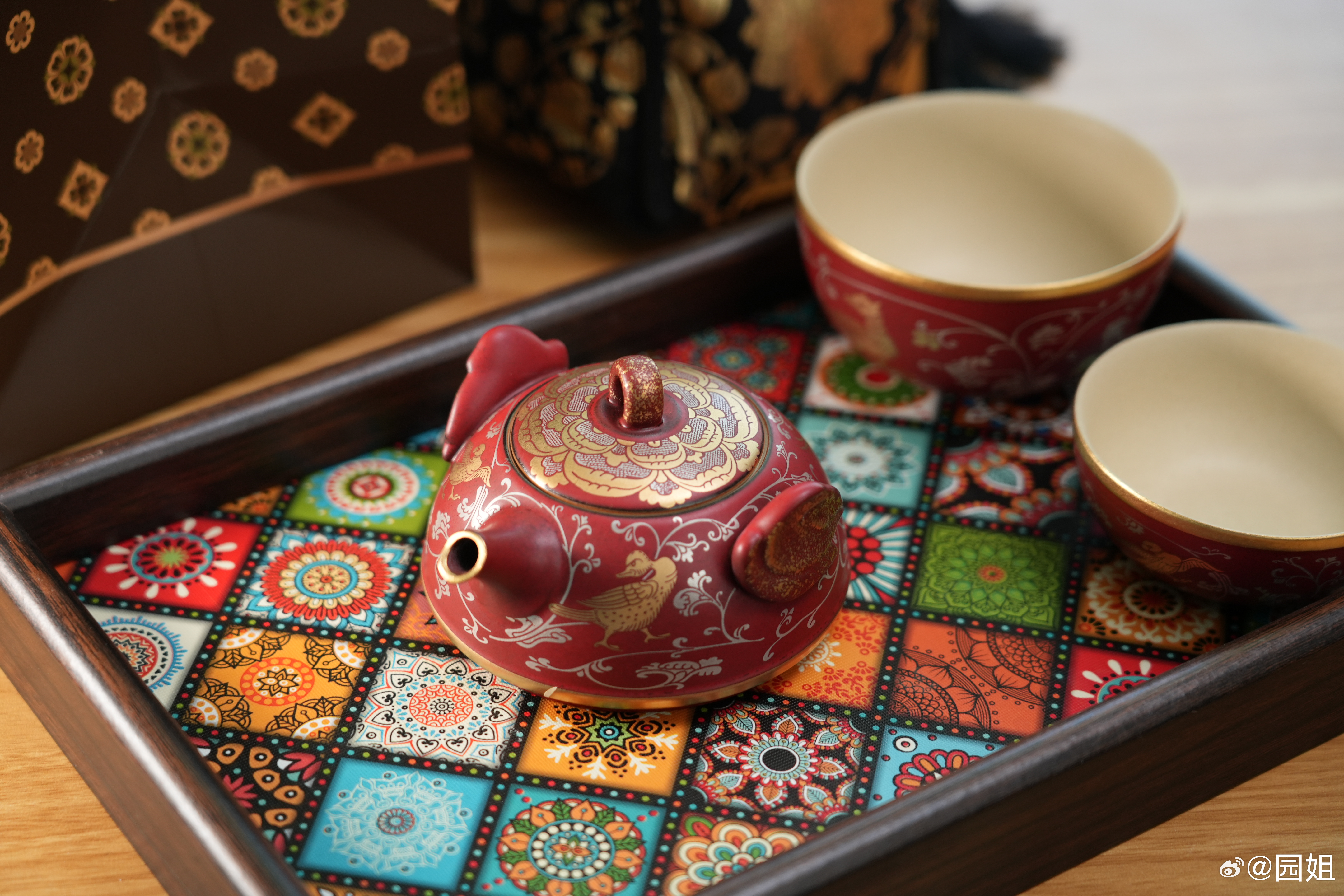 比亚迪每年的新春礼盒都很精致，能看得出来是精挑细选的，今年是一套陕西历史博物馆联