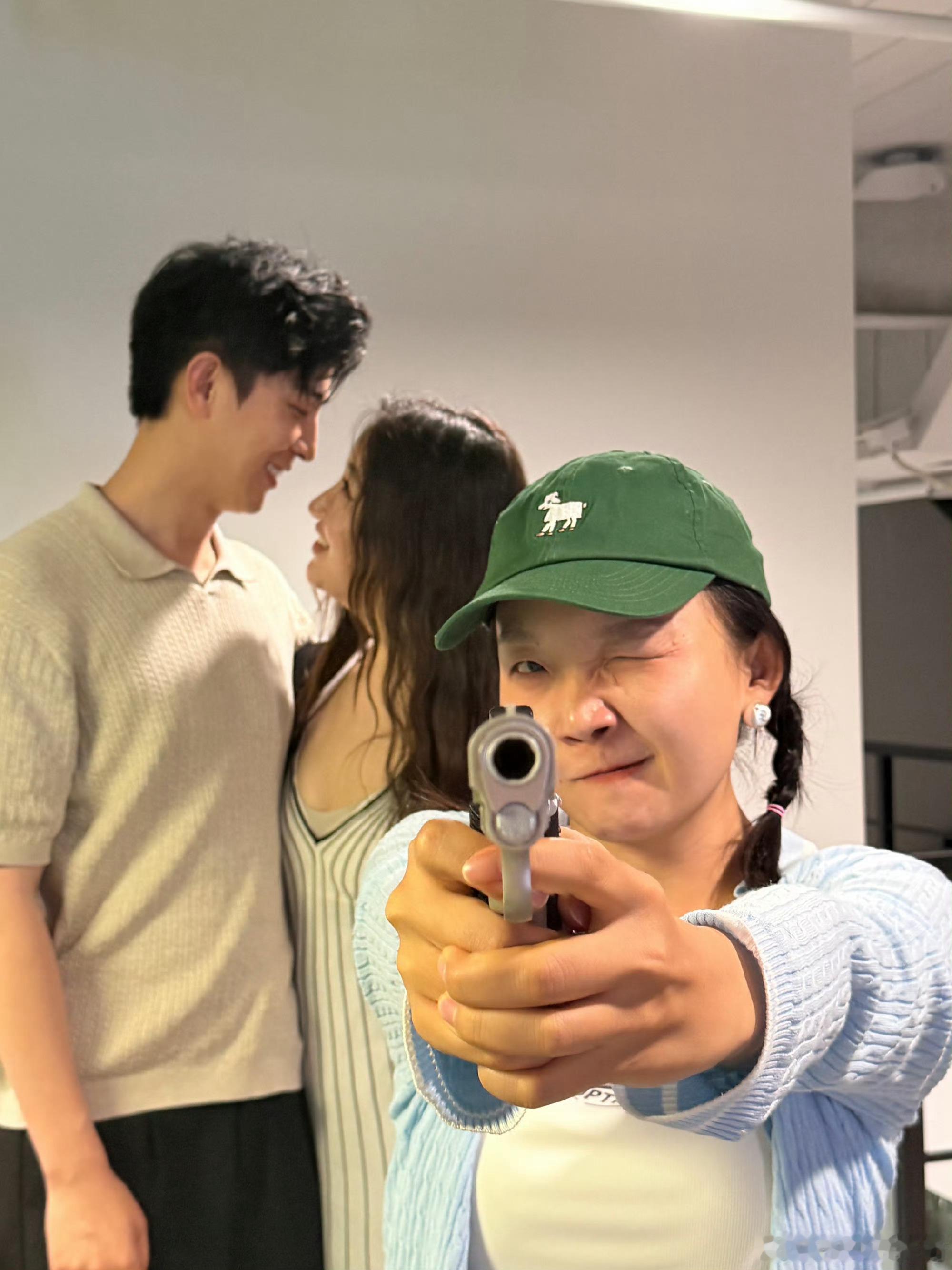 锤娜丽莎送辣目洋子大蒜辣椒花 锤娜丽莎也太会整活了😂给辣目洋子送上大蒜辣椒组成