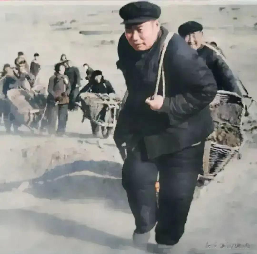 杨得志劳动的场景

时光倒流到1964年的冬天，在山东阳信县，济南军区司令员杨得