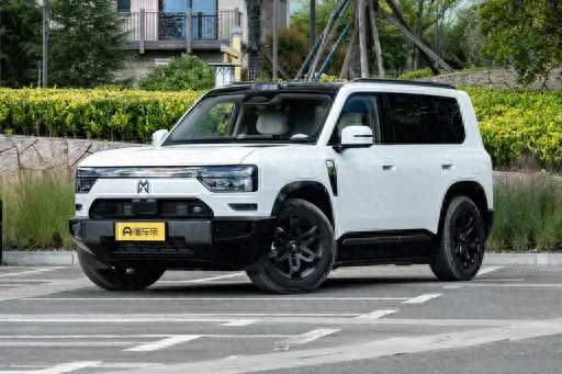 方盒子SUV，我选猛士X700：通勤、露营、越野一车搞定
