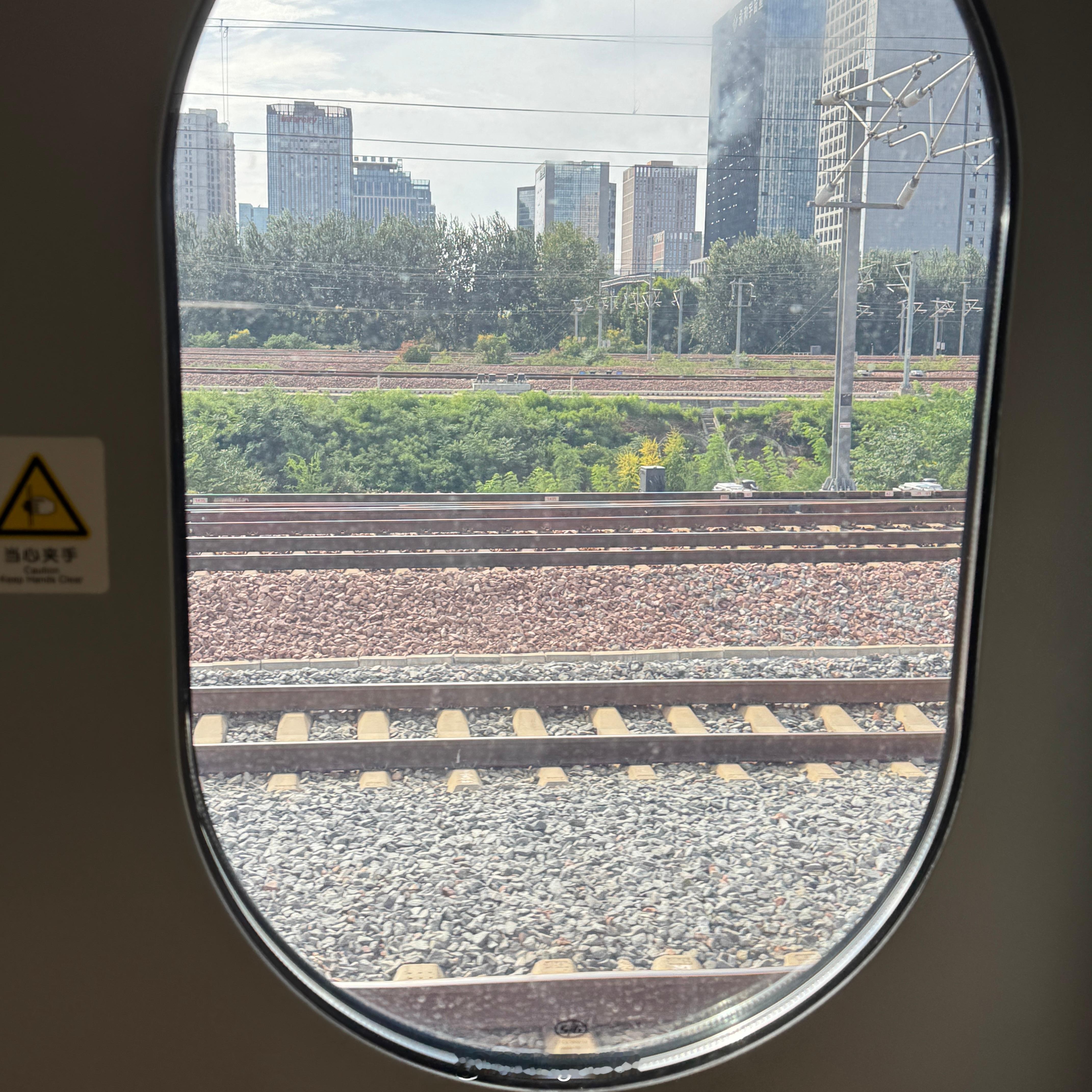 今天快中午了临时接到通知让我去银川郑州到银川坐票都没啦刚上车我就力竭了又热又渴就