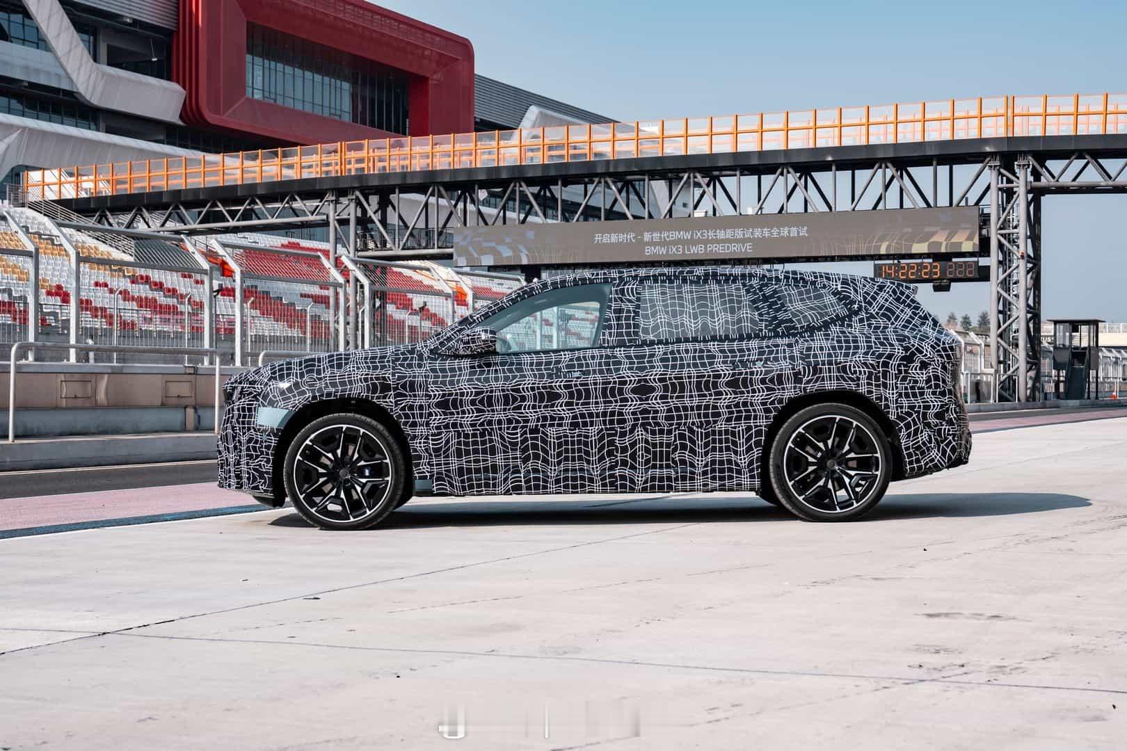 国产新世代iX3轴距加长了108mm，从侧面来看，感觉短前悬后悬的设计更明显了 