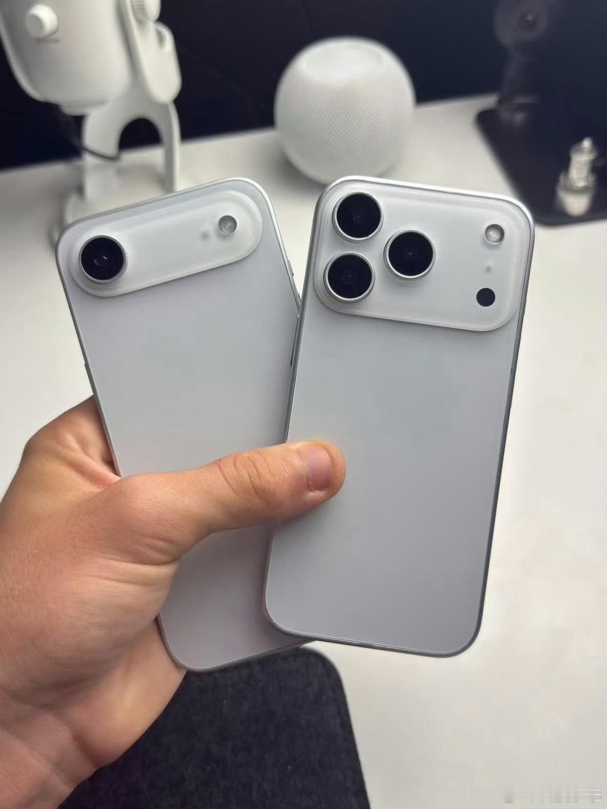 iPhone17Pro与17Air对比 两个极端了属于是，一个轻薄一个厚重，Ai