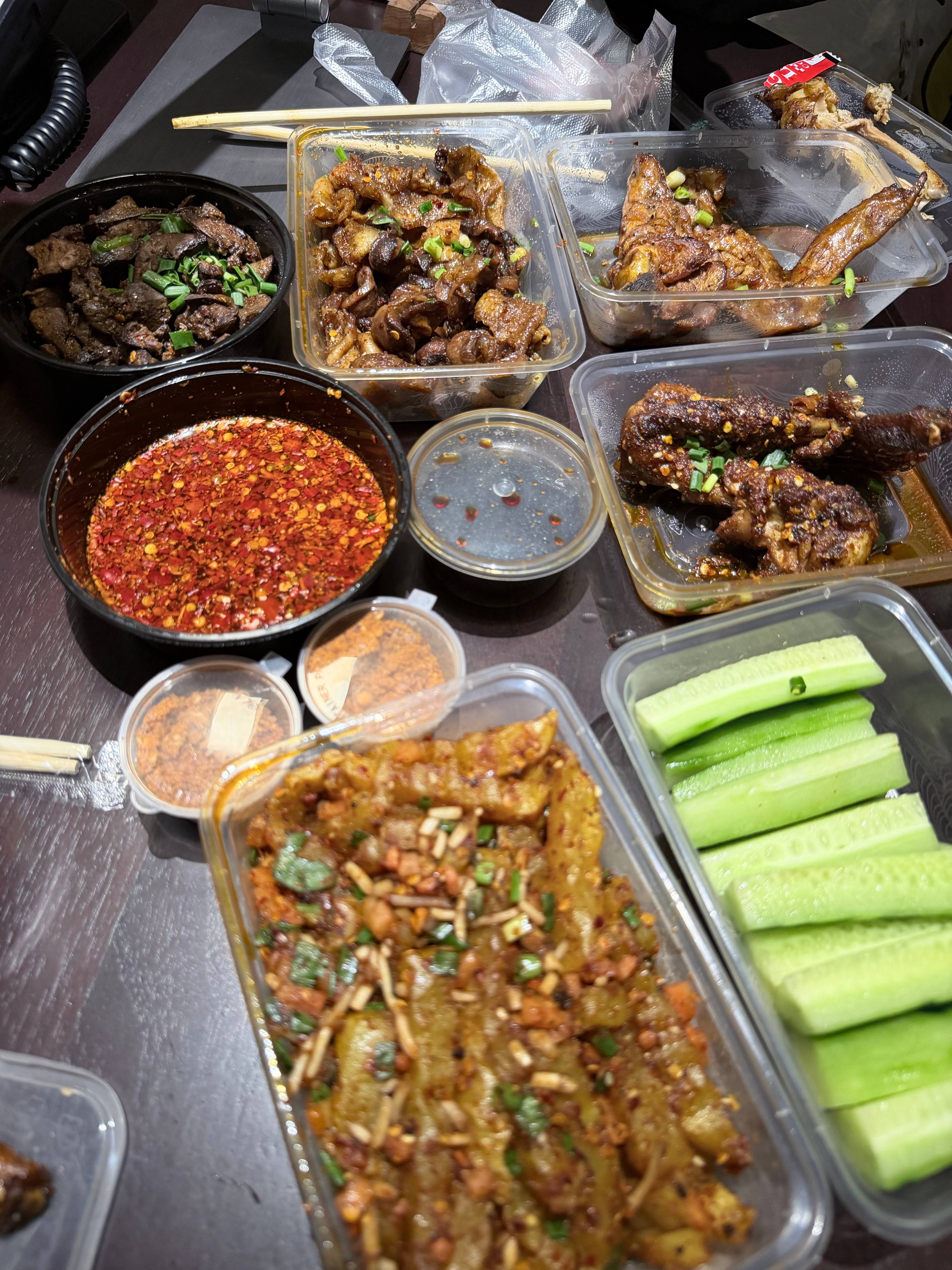 贵阳人好幸福吗的 有烤鸡皮！我爱死了 一整份烤鸡皮 命太好了！广州烤鸡皮都好干 