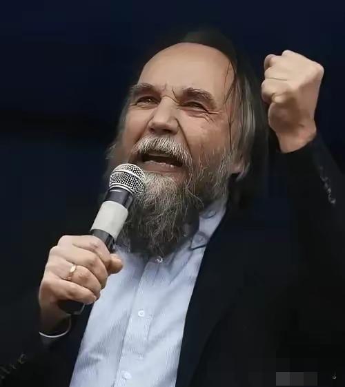 俄罗斯国师杜金曾说：中国放任委内瑞拉和伊朗沦陷，下一个遭殃的也将是中国自己。而且