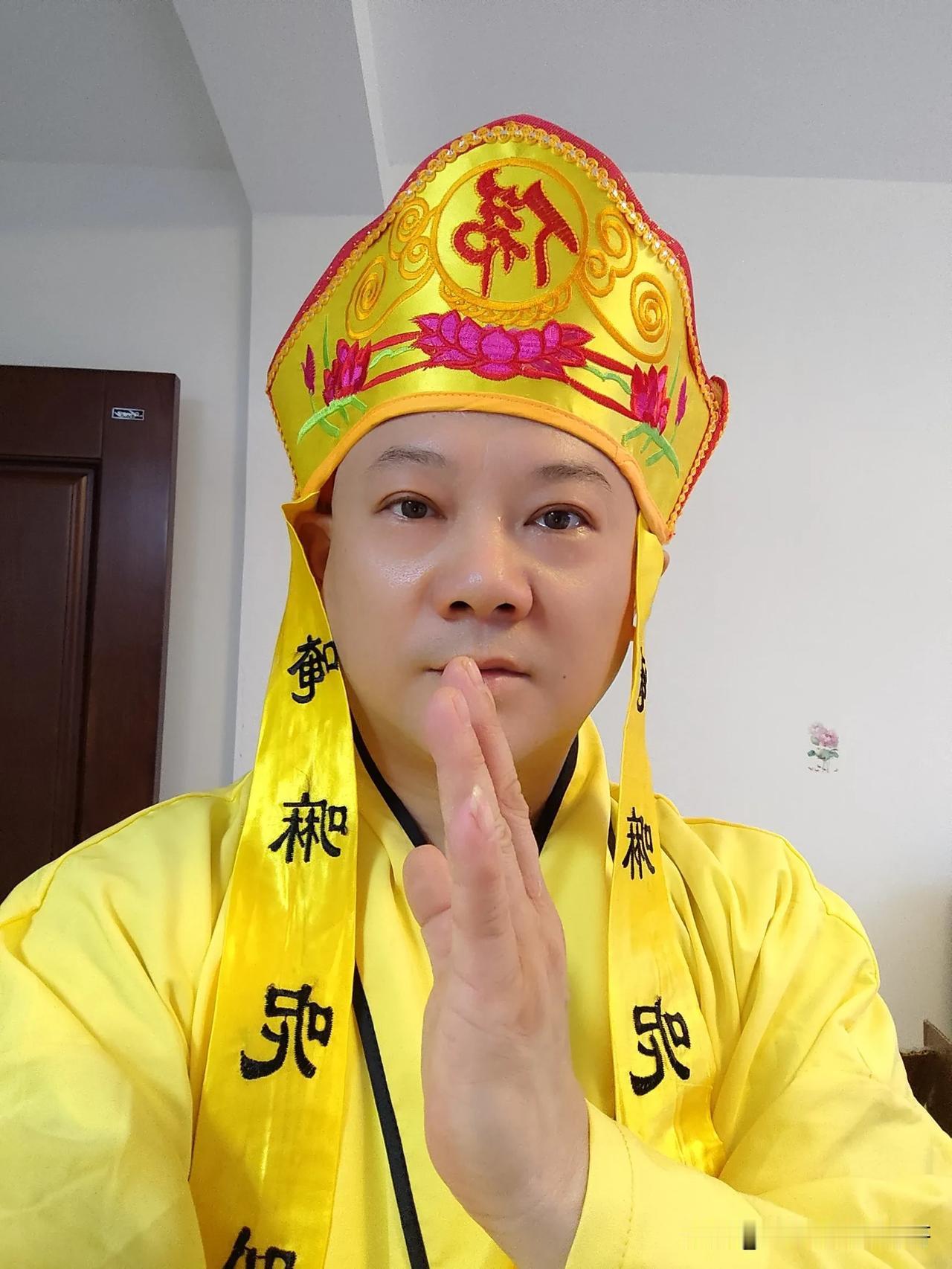  大哥，你这里怎么都白了？说的好听是思考，反之就是焦虑，这个应该就是传说中天生的