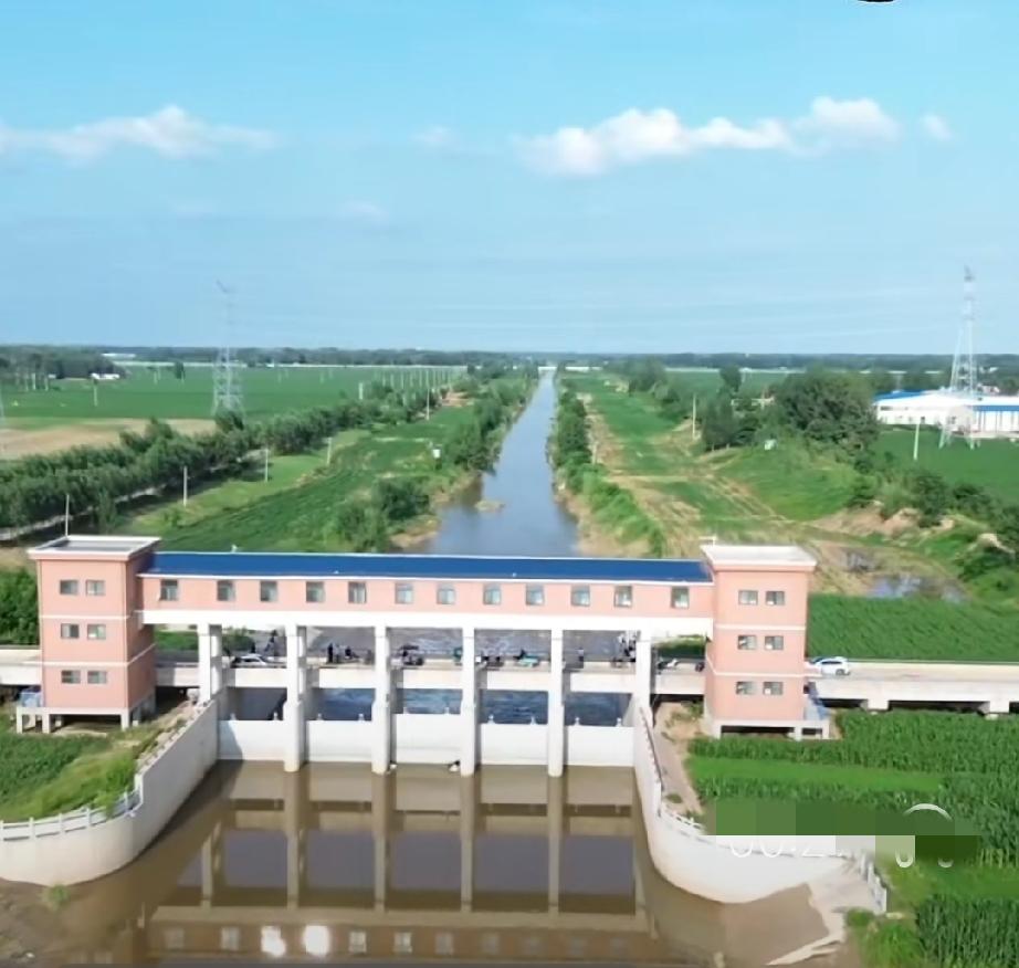 东鱼河大杨湖节制闸‌
东鱼河杨湖节制闸是一座位于山东省菏泽市牡丹区大黄集镇大杨湖