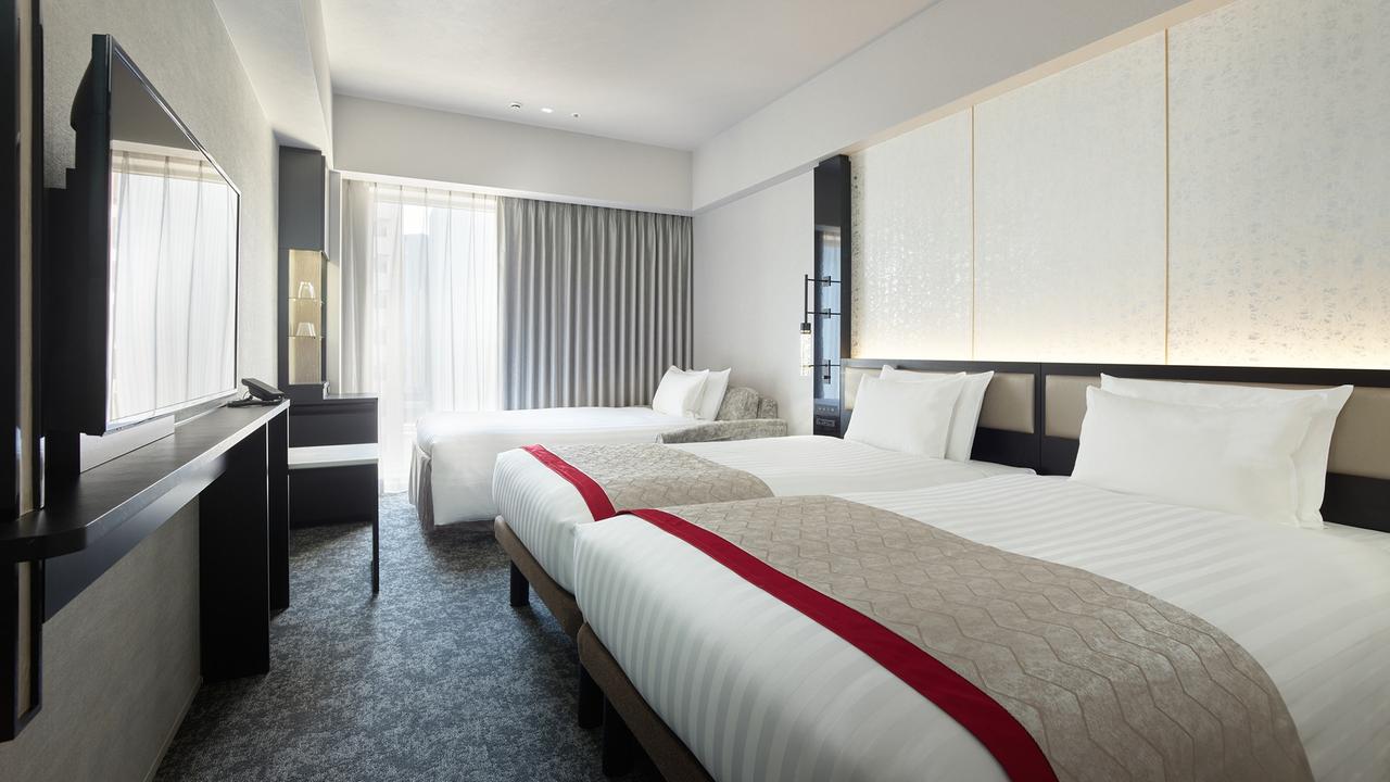 今天11月3日周一，日本的红日子，三连休的最后一天[微笑]
昨天和刚从日本福冈旅