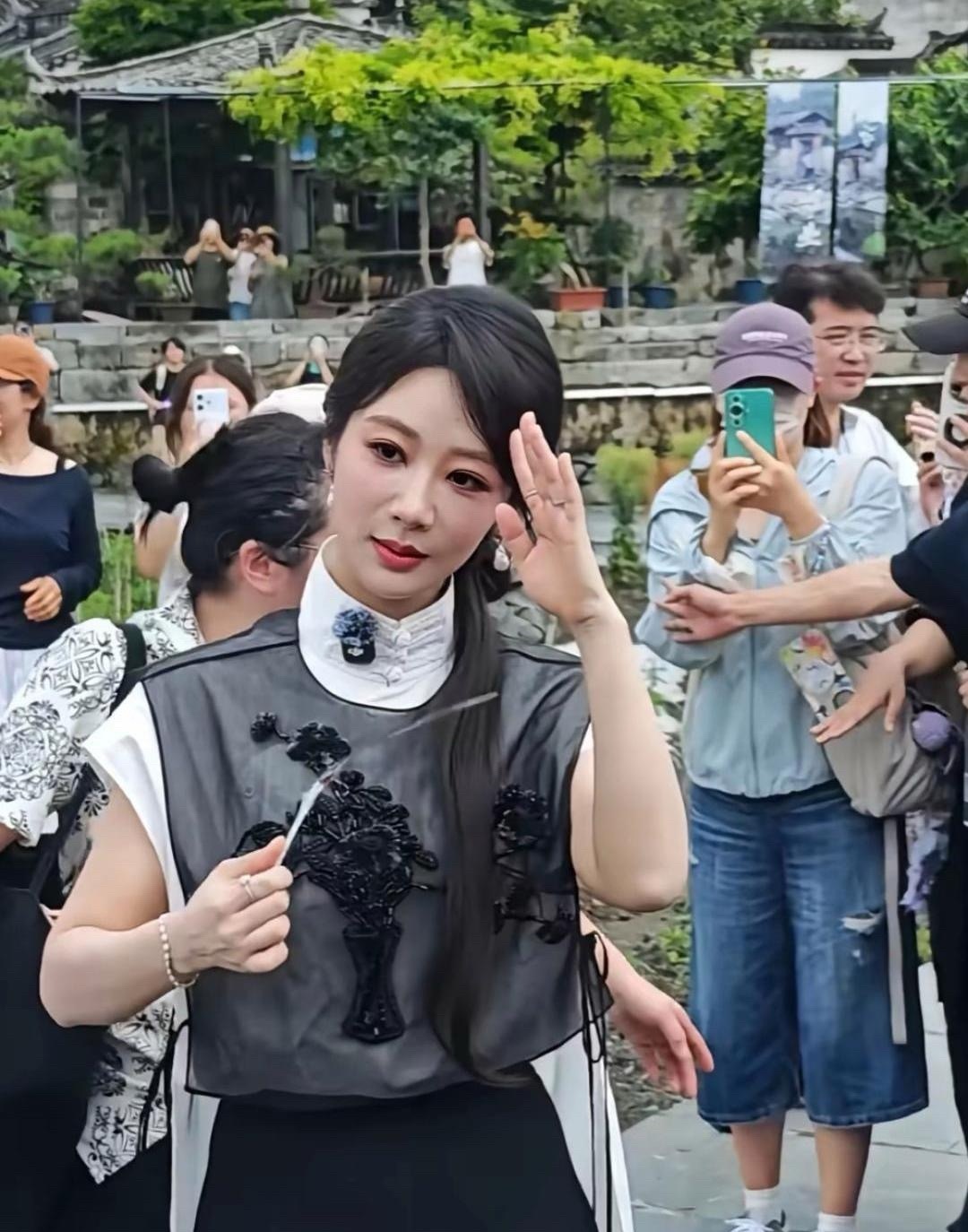 这是杨紫没有滤镜的生图 状态看着有点疲惫 