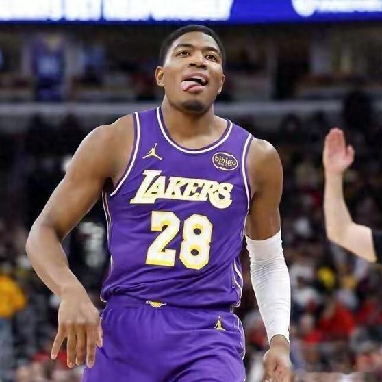 《湖人124-104独行侠，湖人曝7人交易方案，里夫斯+3首轮，这赌注你敢跟吗？