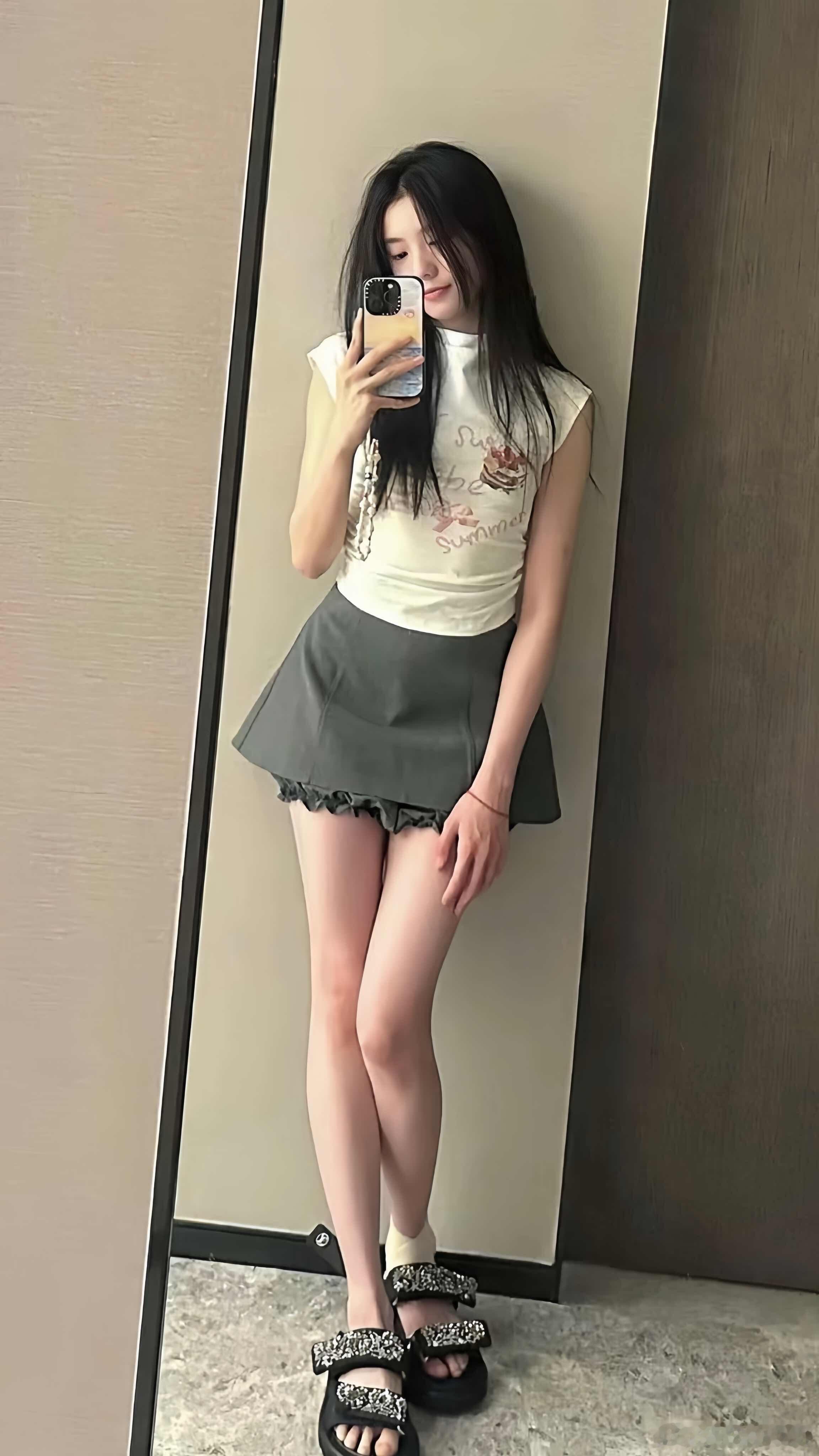 刘浩存[超话]  终于理解小说中“你连她一根头发丝都比不上”了，存子真的太绝，每