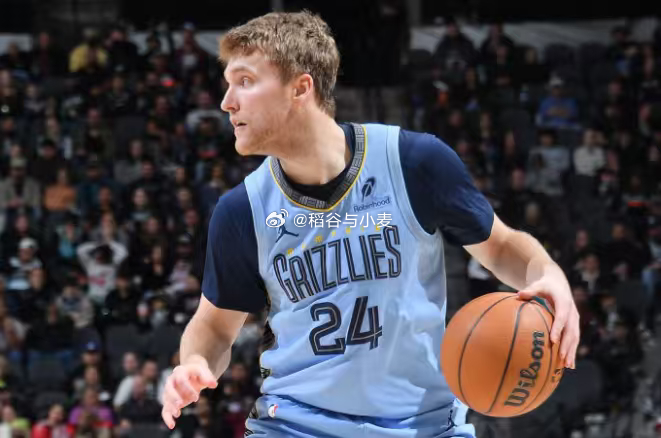 卡姆-斯潘塞大五赛季在康涅狄格大学的场均数据是14.3分4.8篮板3.6助攻1.