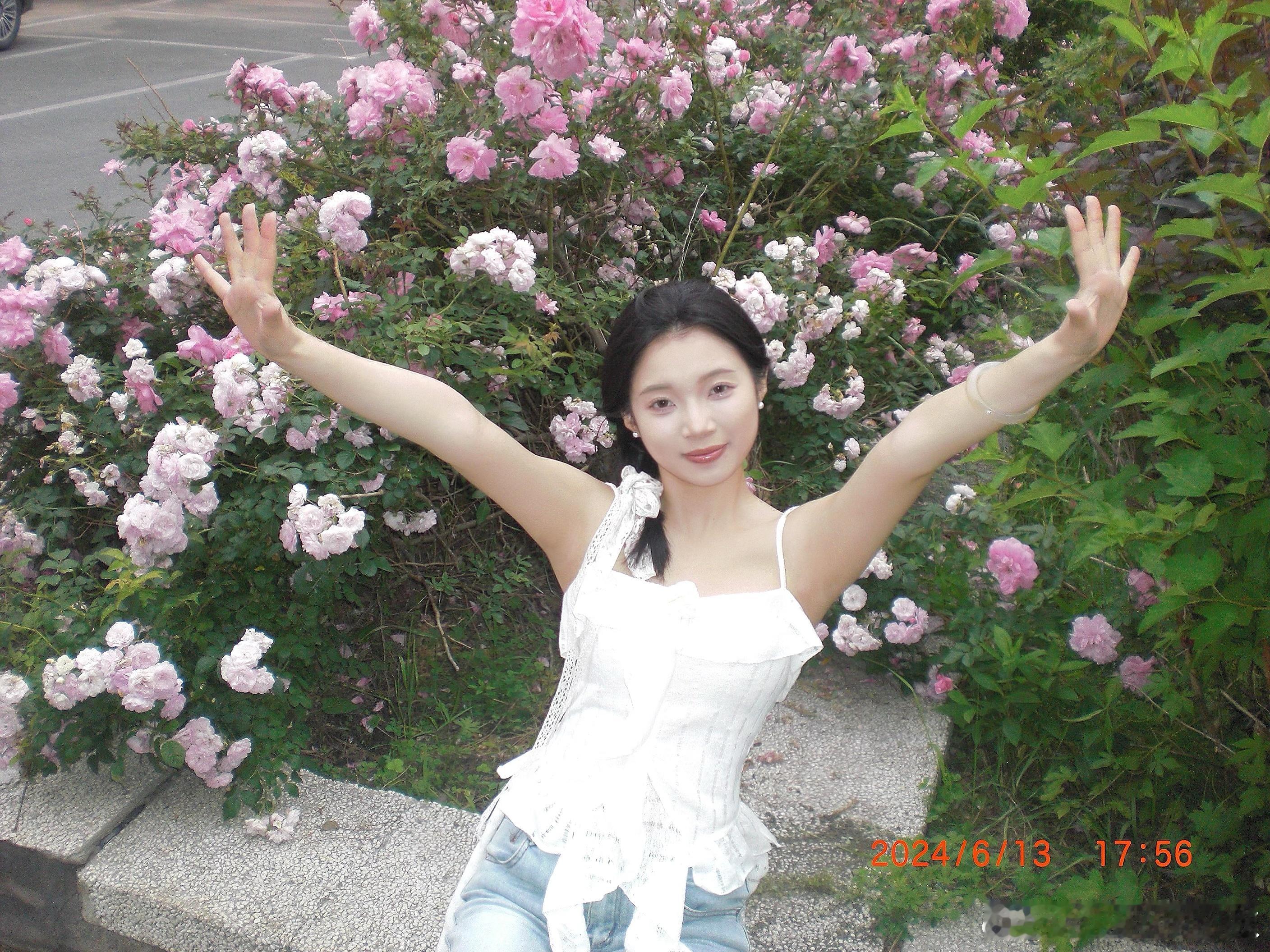 你不一定非得长成玫瑰 你乐意的话 做茉莉 做雏菊 做无名小花 做千千万万#许个愿