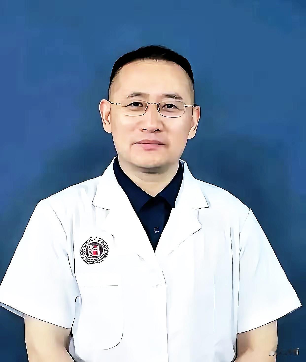 真不是网友太苛刻，
而是医疗行业的底线绝不能松！
涉生活作风问题被停职的祖医生，